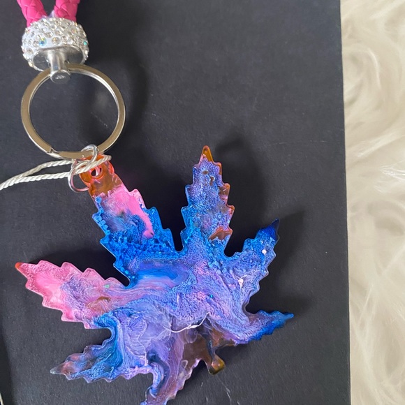 KEY CHAIN Handmade resin leaf keychain - Picture 3 of 3